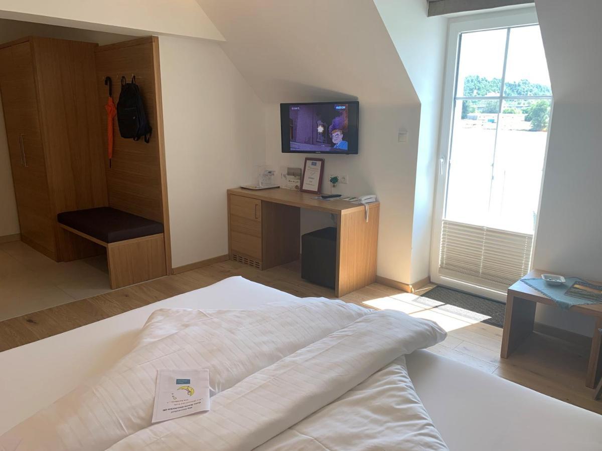 Hotel Donauhof Emmersdorf an der Donau Bagian luar foto